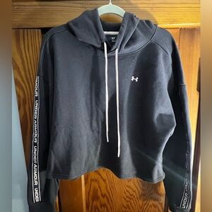 Women’s cropped Under Armour hoodie size large
